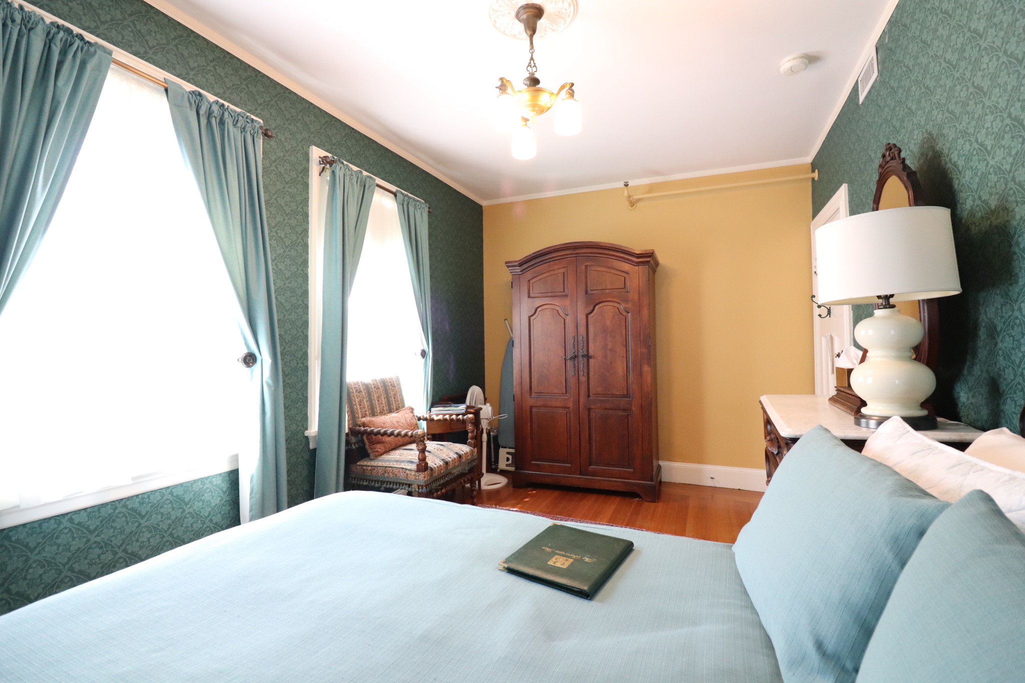 92 Sewall Ave, Longwood