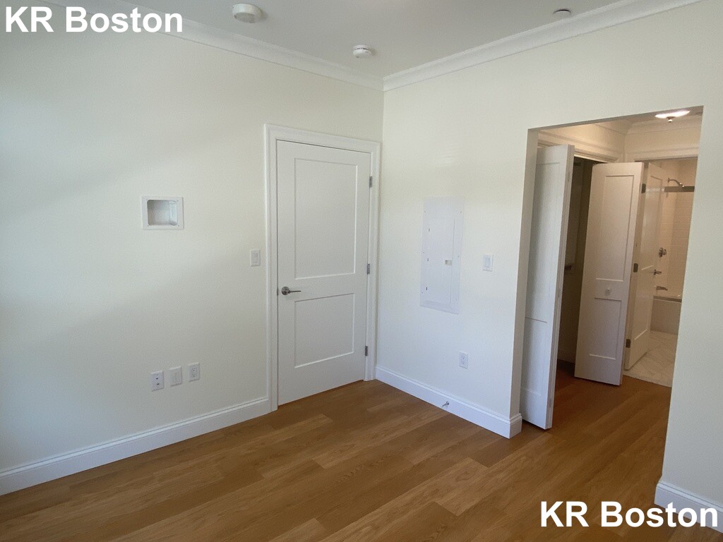 114 Gerry Rd, Chestnut Hill