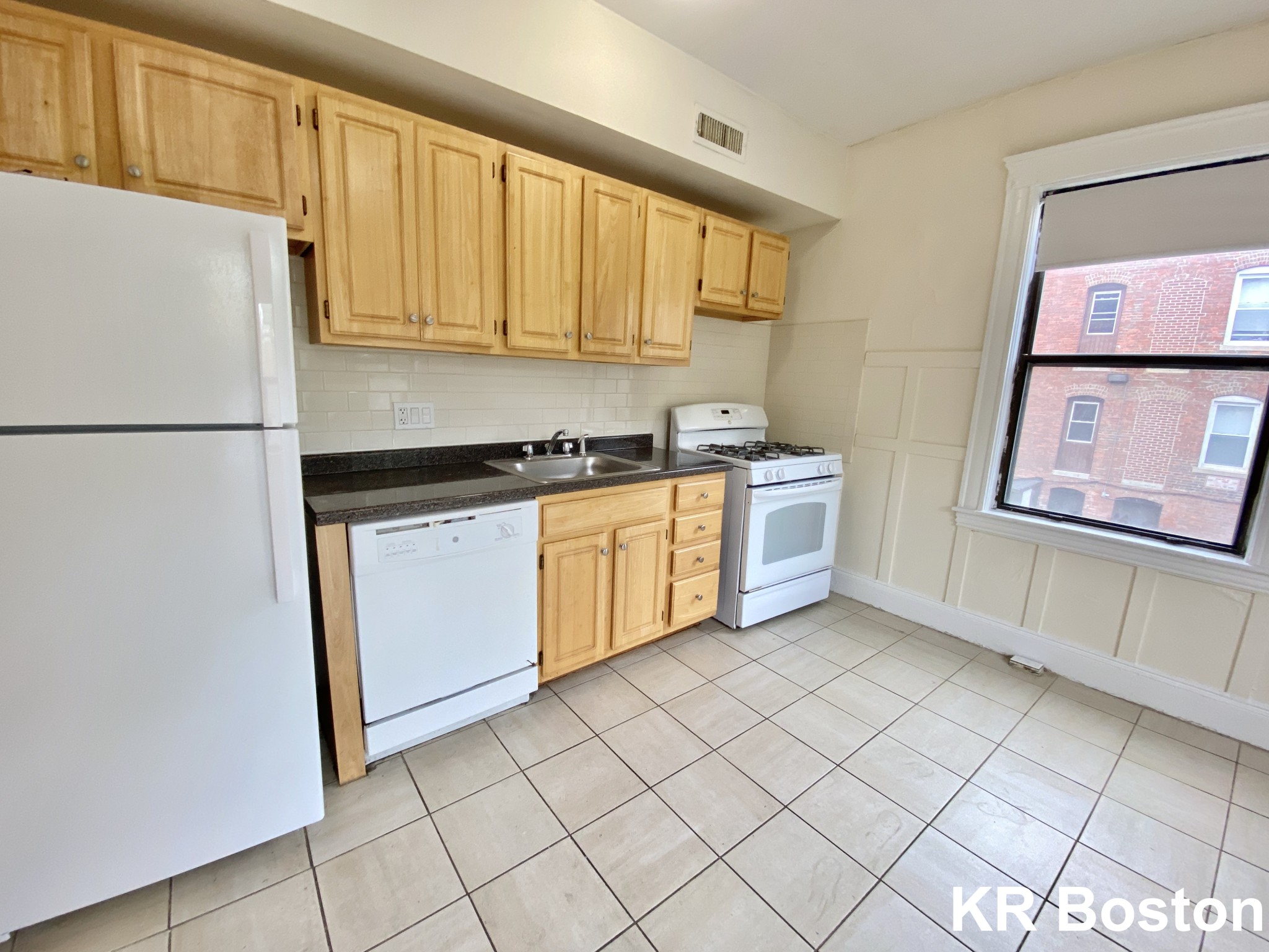 26 Hamilton Rd, Longwood