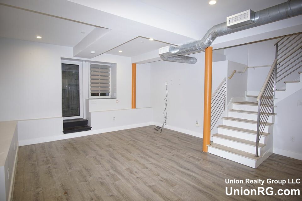 407 Dudley St, Roxbury