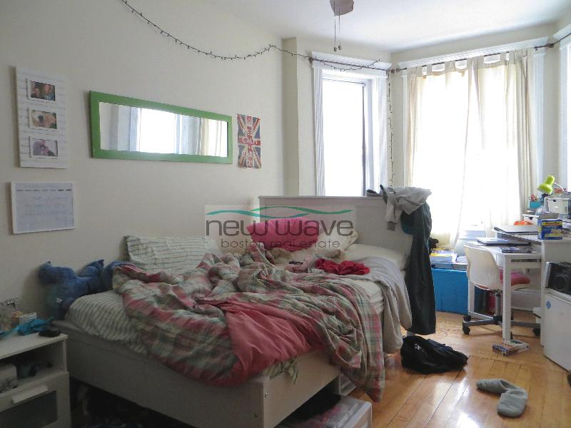 65 Burbank St, Fenway