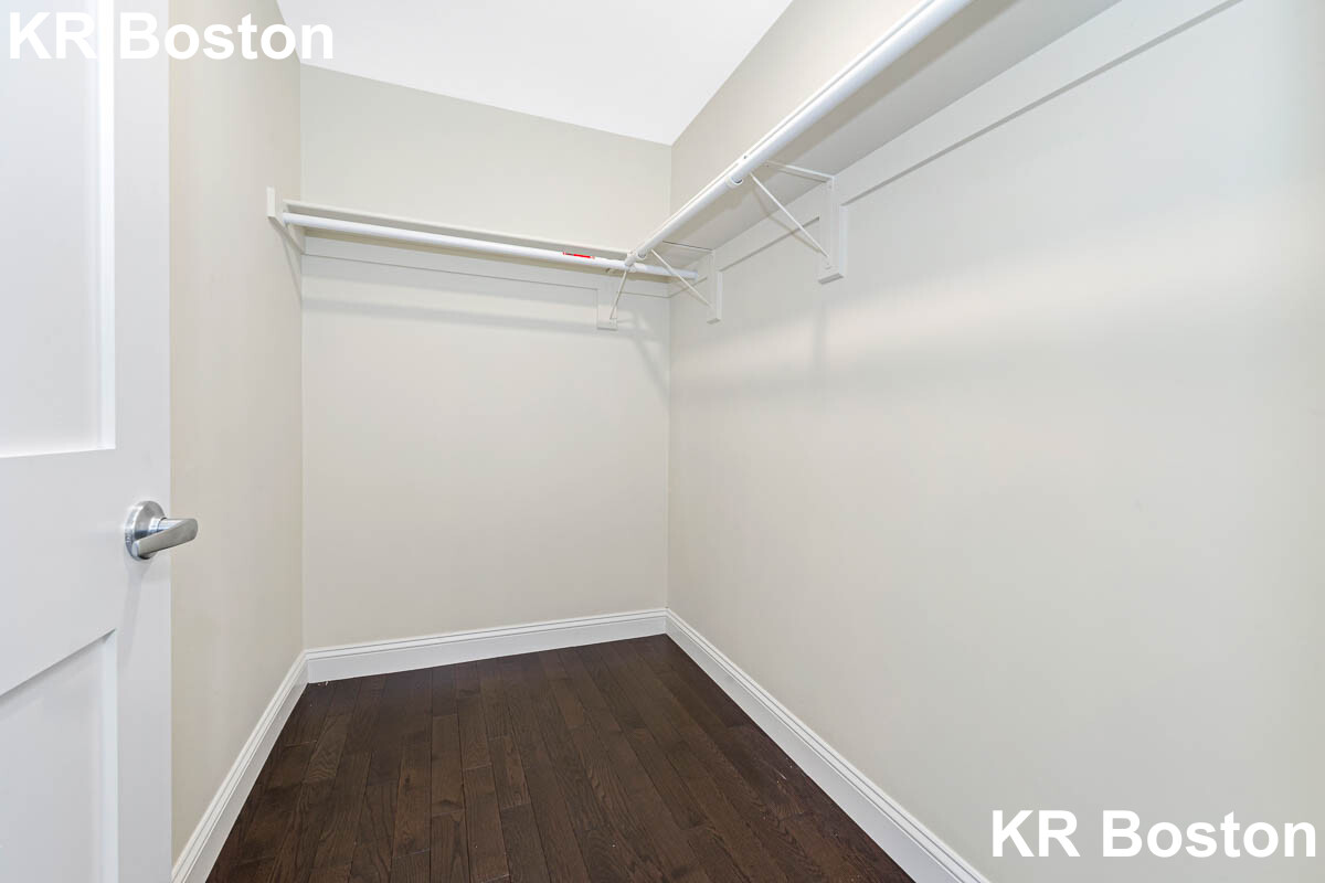 77 Winchester St, Medford