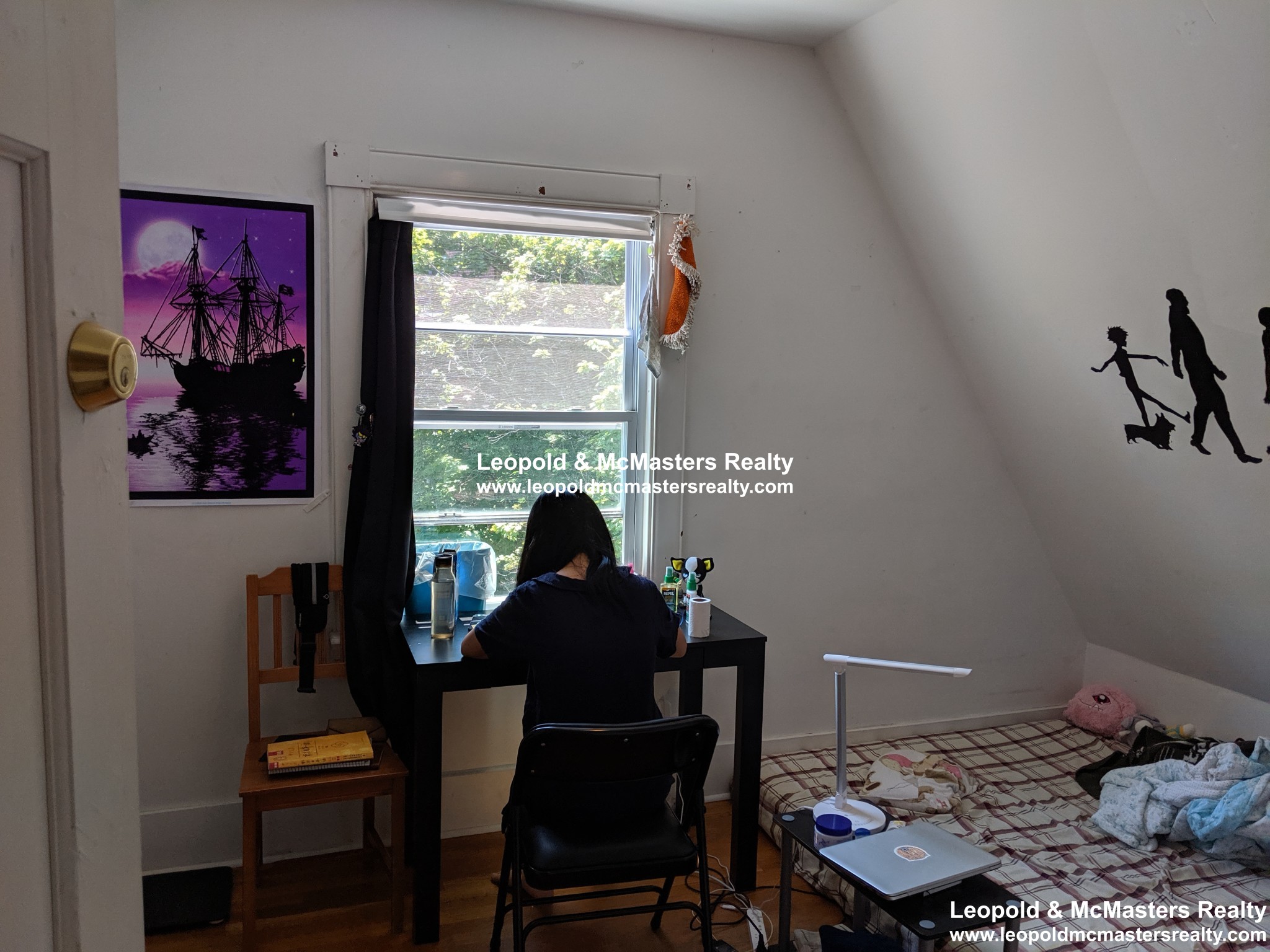 19 Braemore Rd, Brighton