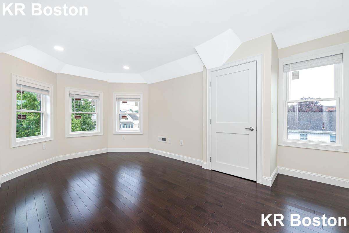 77 Winchester St, Medford