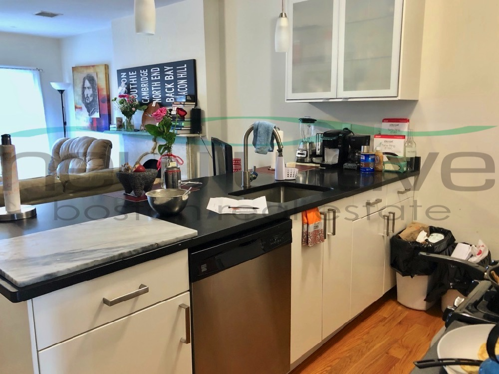 658 Massachusetts Ave, South End