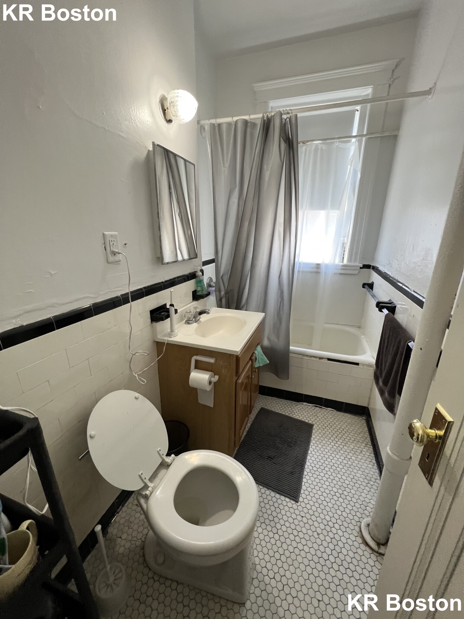 1686 Commonwealth Ave, Brighton