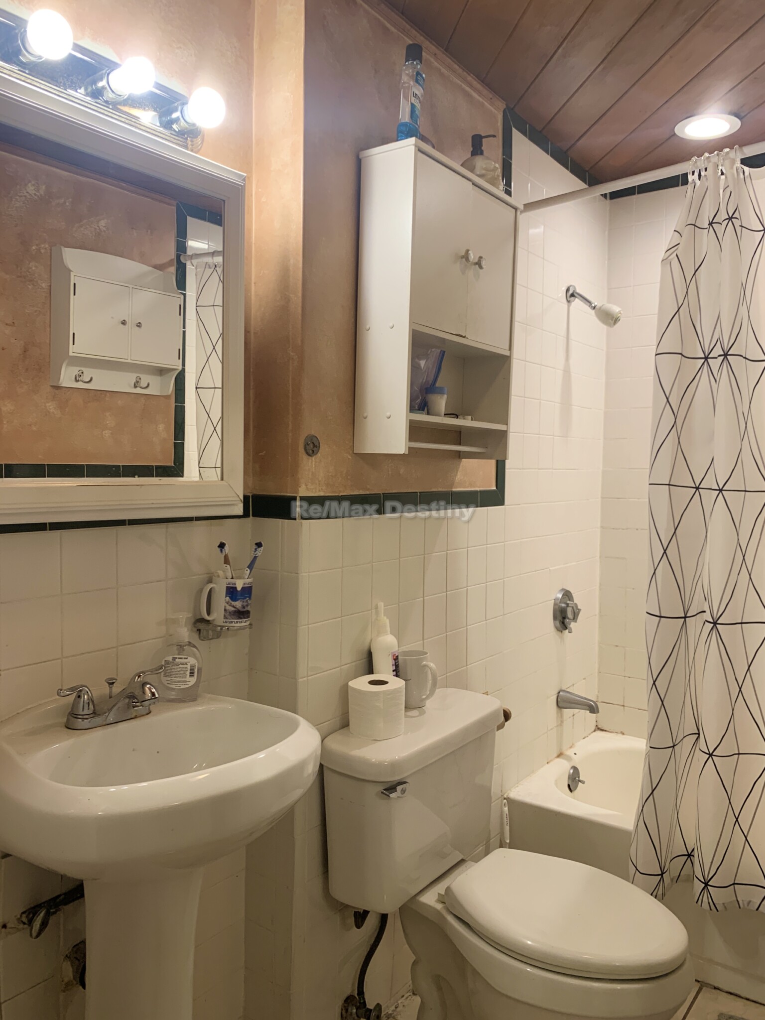 72 Chelsea St, East Boston