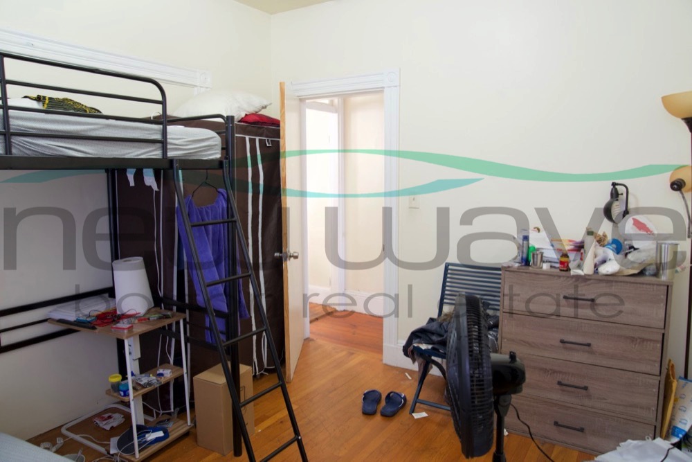 121 Hillside St, Mission Hill