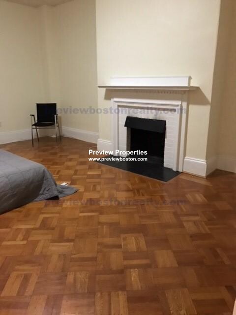 1714 Beacon St, Washington Square