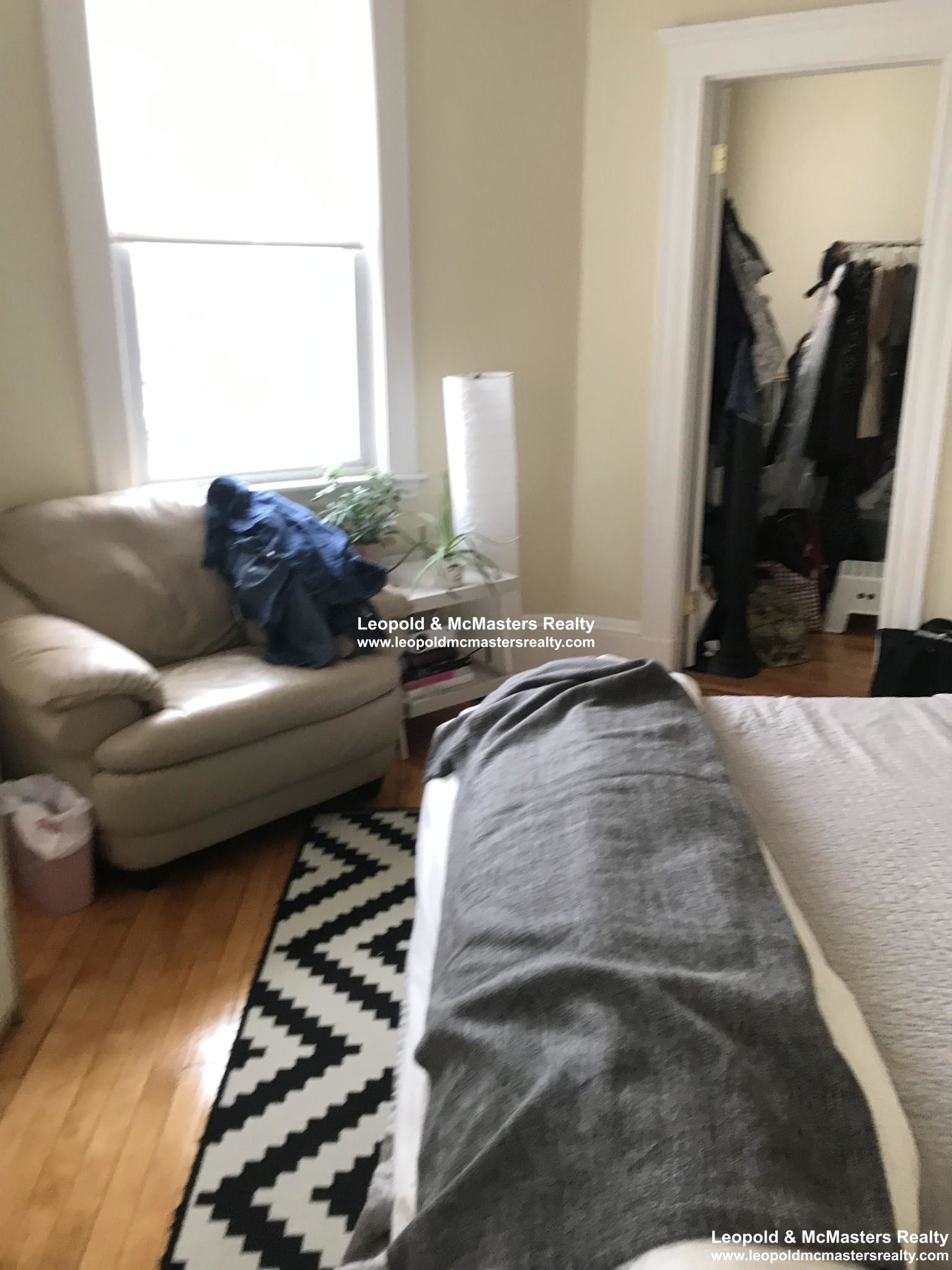 1681 Commonwealth, Brighton