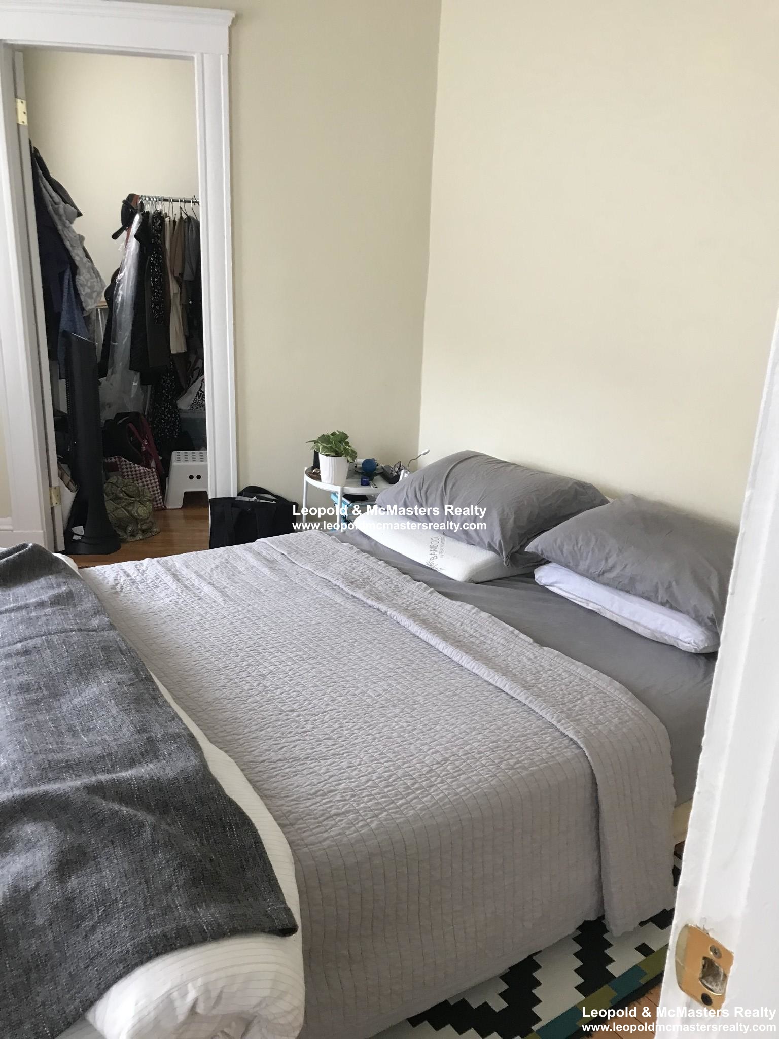 1681 Commonwealth, Brighton