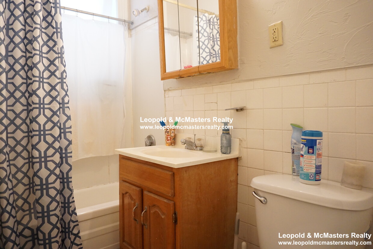 31 Gardner St, Allston