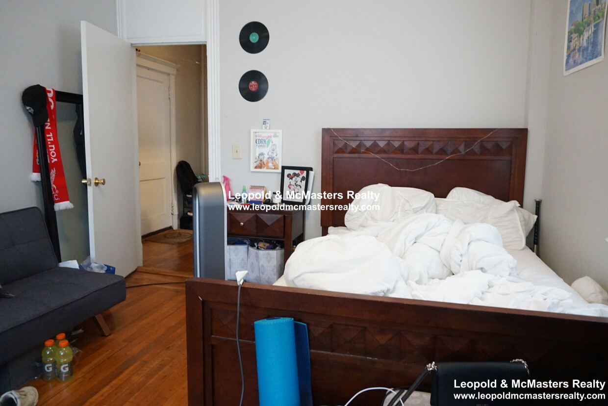 31 Gardner St, Allston