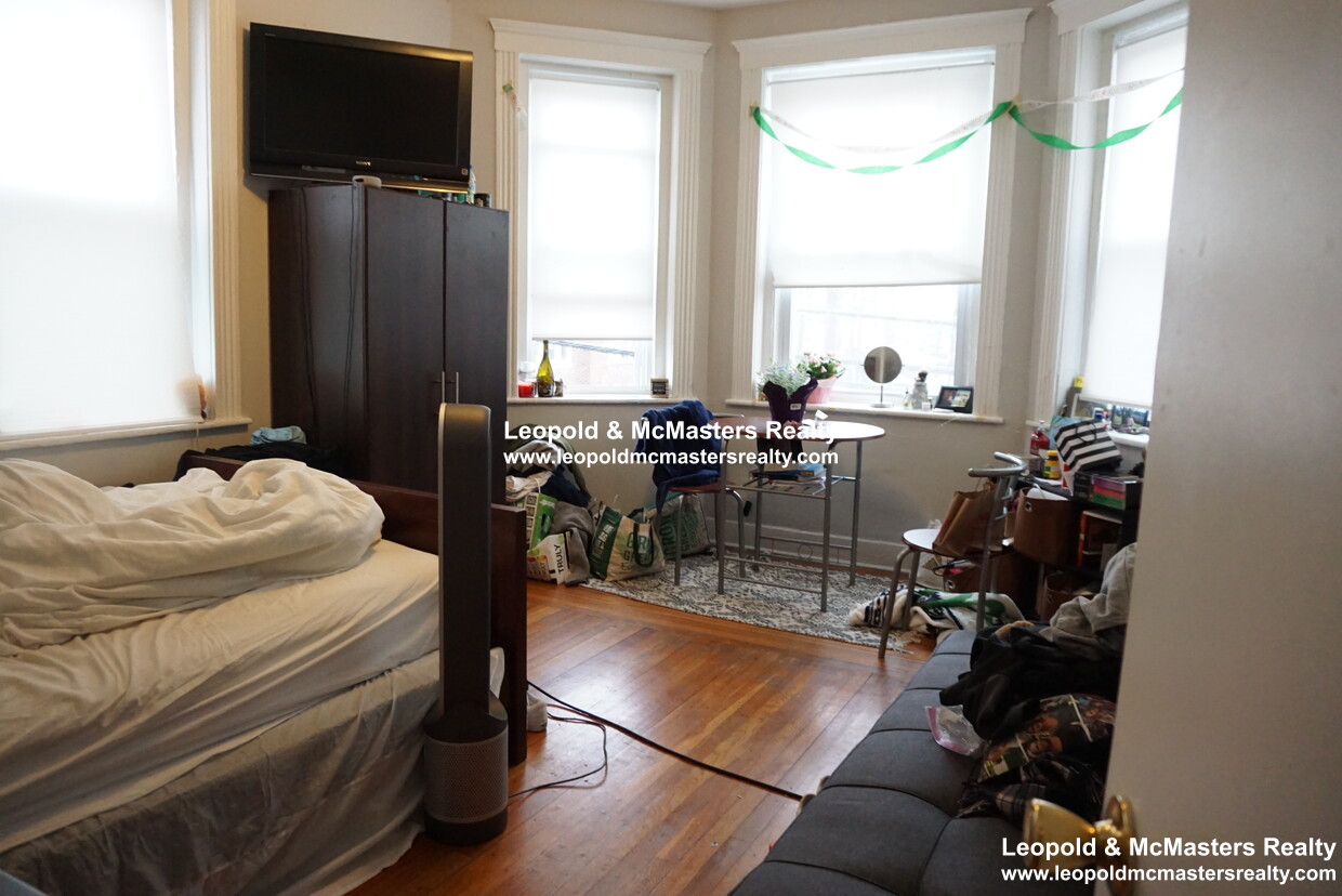 31 Gardner St, Allston