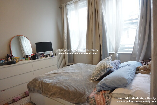 31 Gardner St, Allston