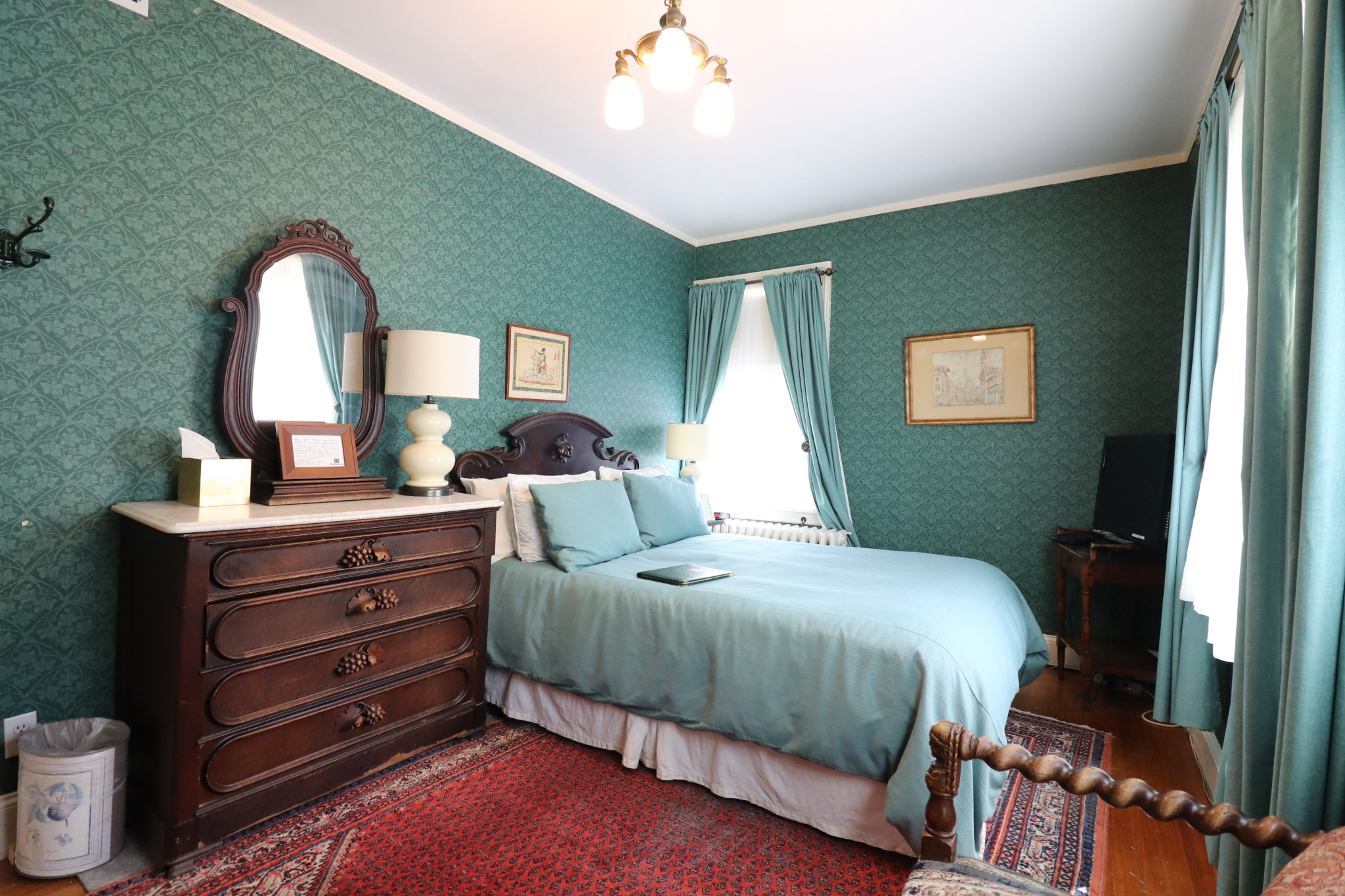 92 Sewall Ave, Longwood