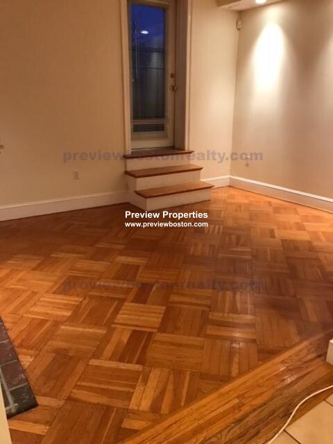 1714 Beacon St, Washington Square