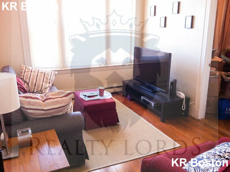 208 Winthrop Rd, Washington Square