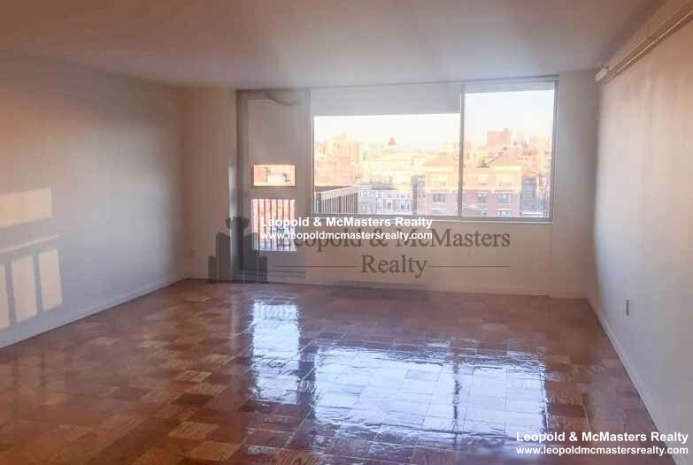 101 Monmouth St, Longwood