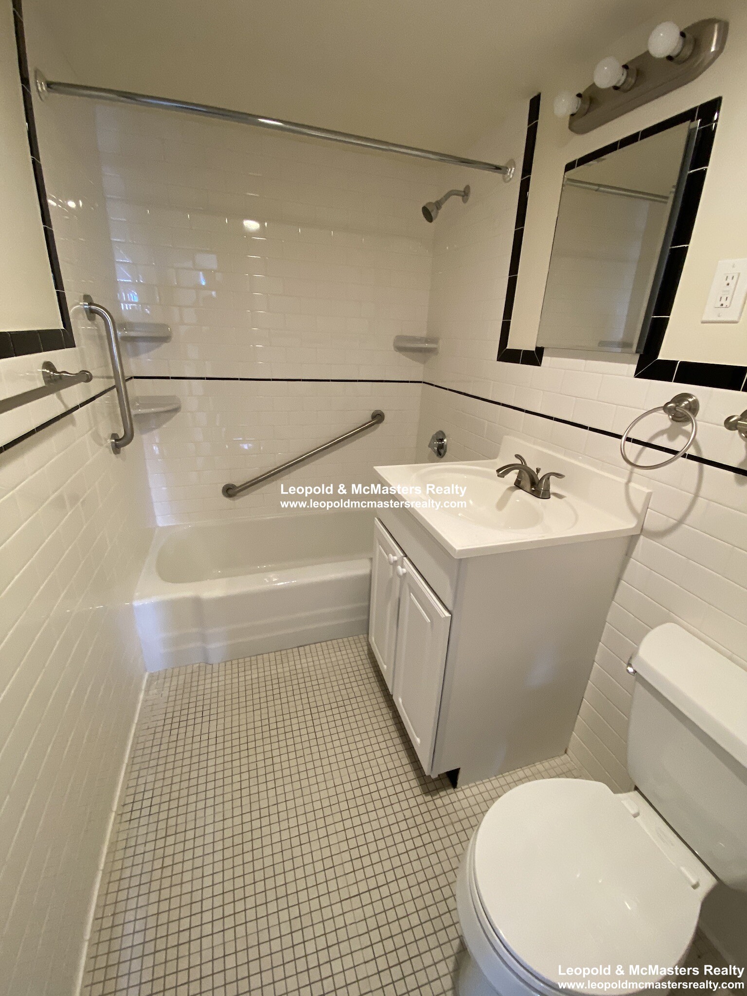 101 Monmouth St, Longwood