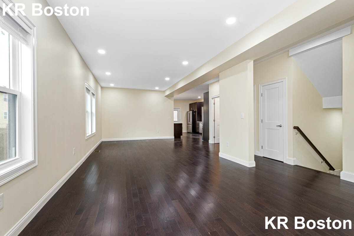 77 Winchester St, Medford