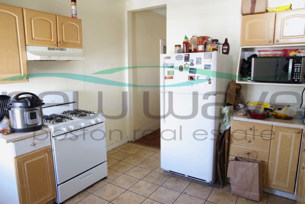 121 Hillside St, Mission Hill