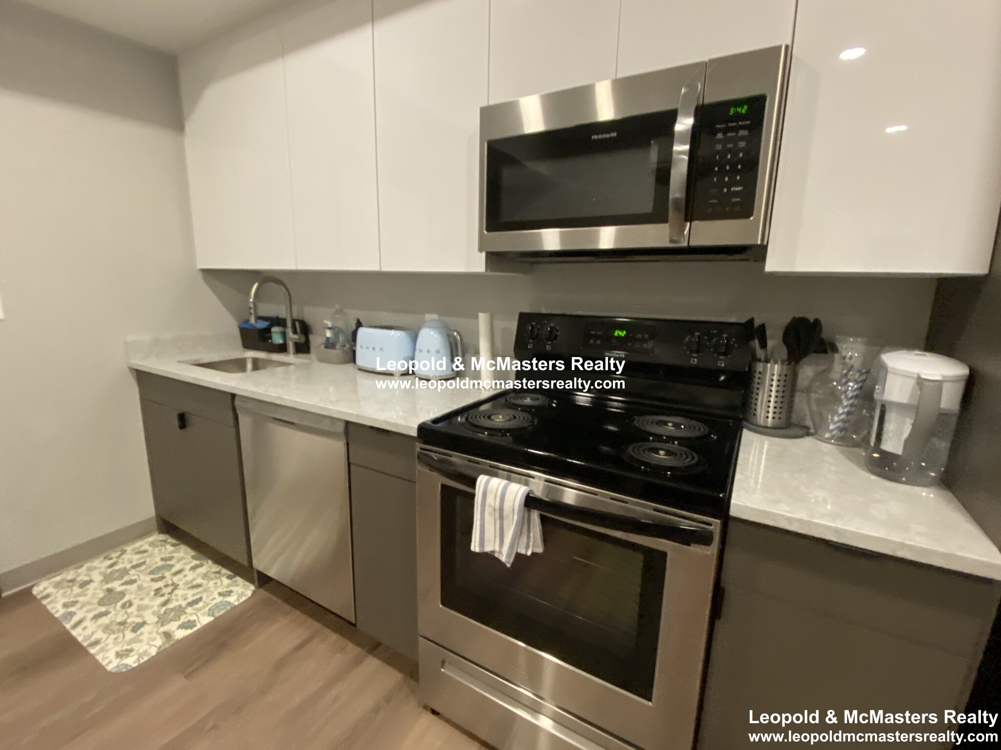 100 Hemenway St, Fenway