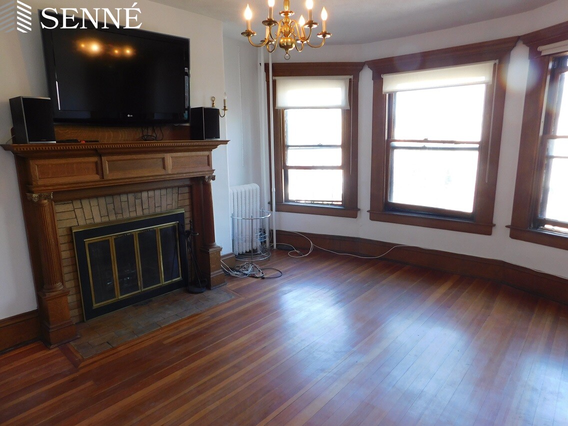 1134 Massachusetts Ave, Harvard Square