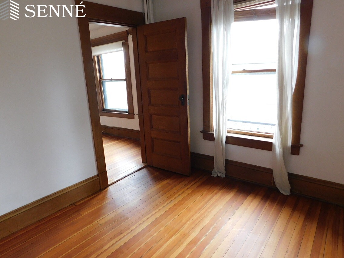 1134 Massachusetts Ave, Harvard Square