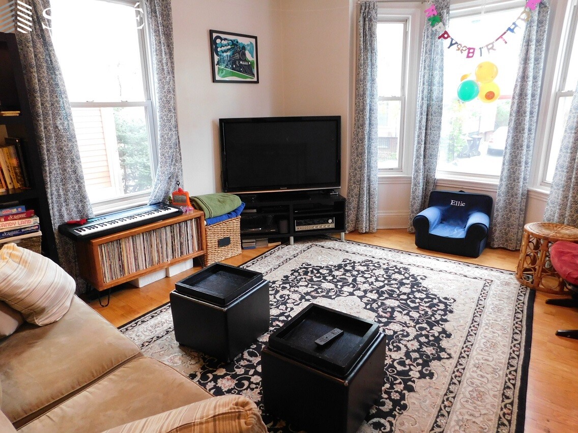 8 Kelly Rd, Cambridgeport