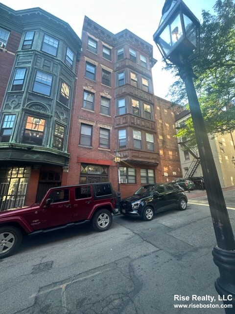 37 Joy St, Beacon Hill