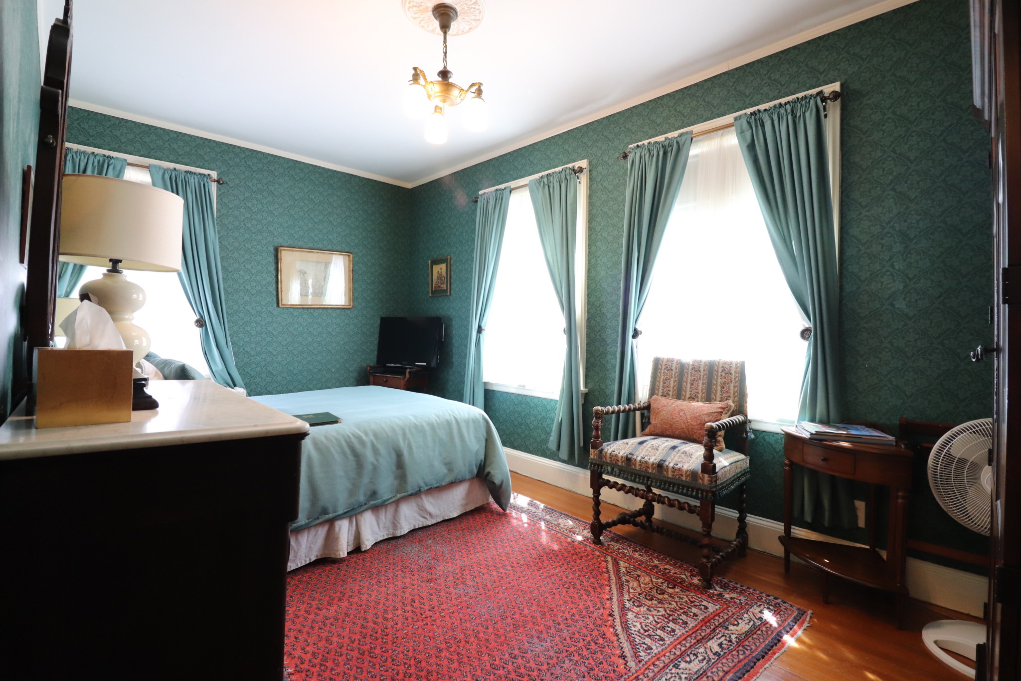 92 Sewall Ave, Longwood