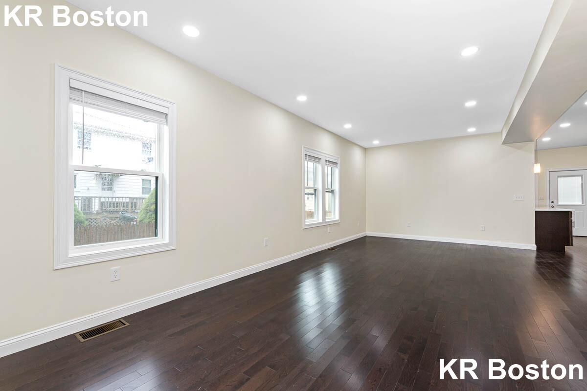 77 Winchester St, Medford