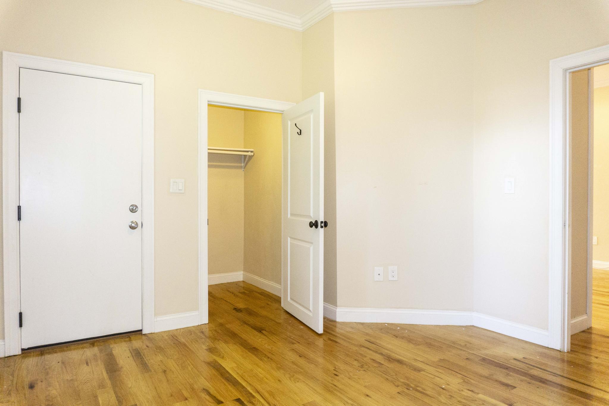 52 Townsend St, Roxbury