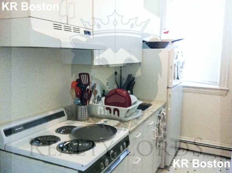 207 Winthrop Rd, Washington Square