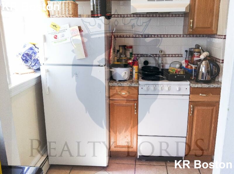 211 Winthrop Rd, Washington Square