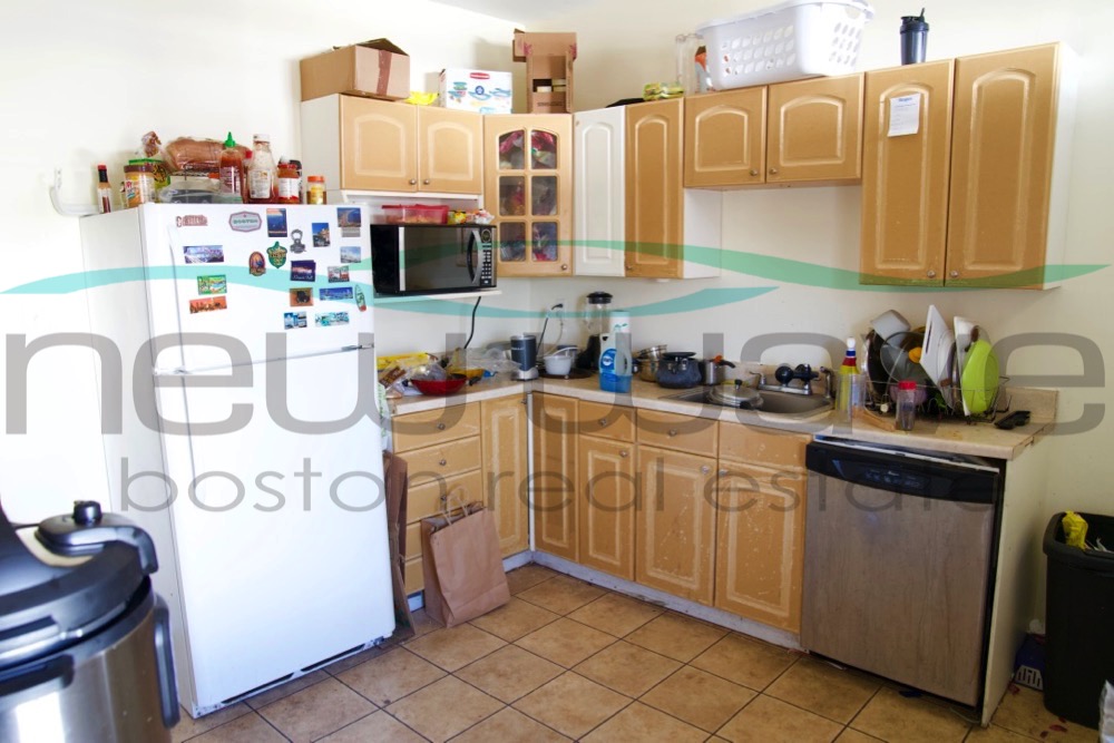 121 Hillside St, Mission Hill