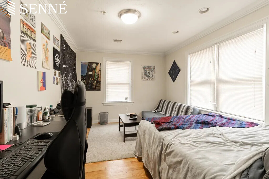 16 Notre Dame St, Jamaica Plain