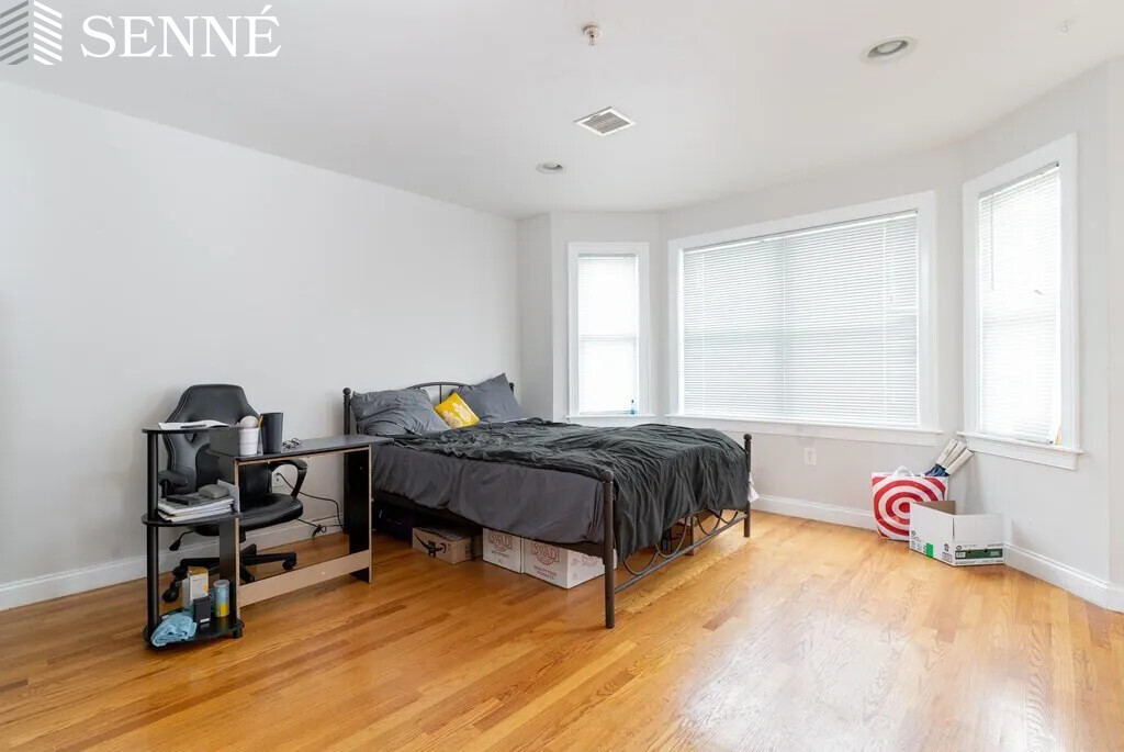 16 Notre Dame St, Jamaica Plain