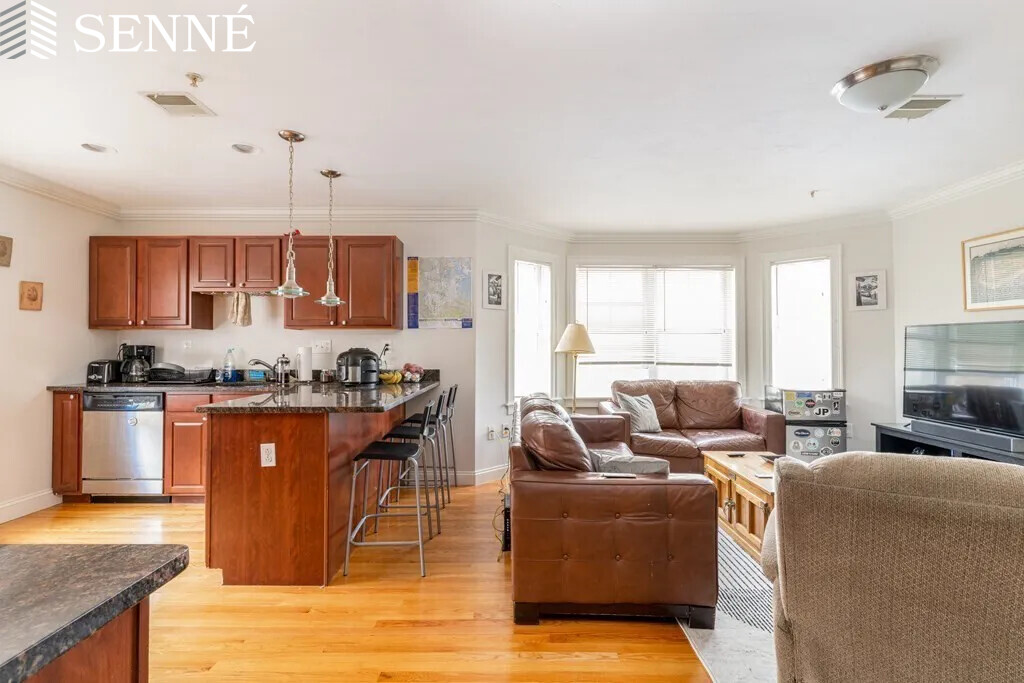 16 Notre Dame St, Jamaica Plain