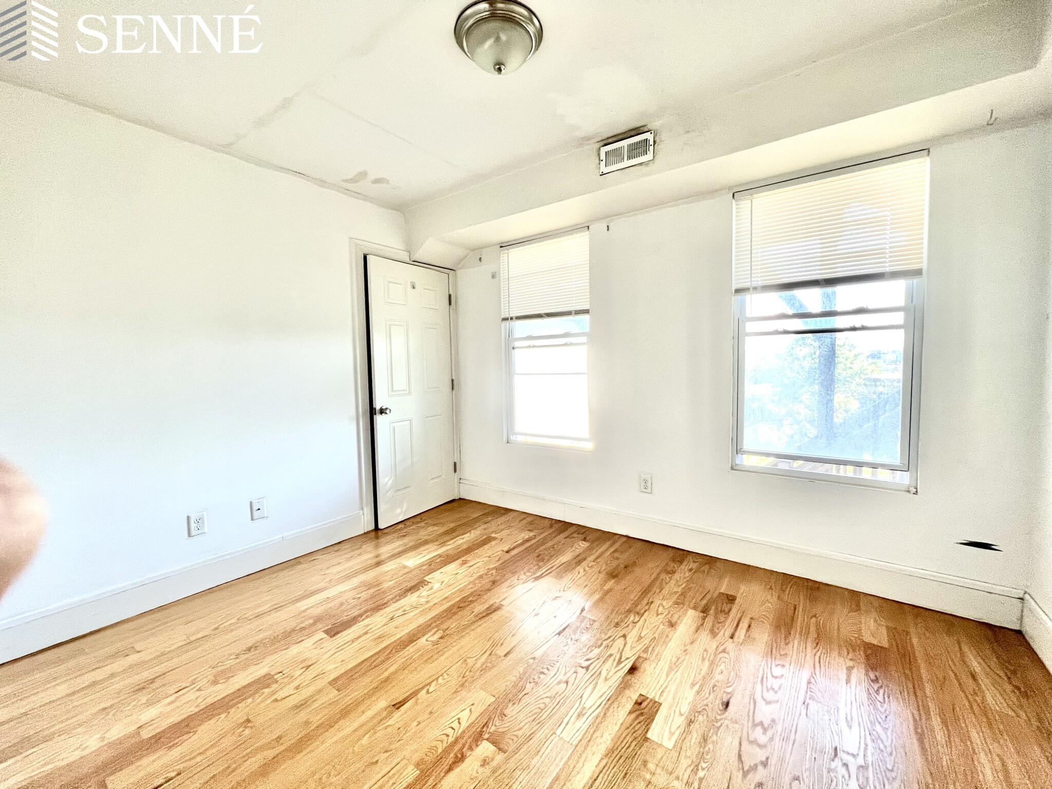 28 Fisher Ave, Mission Hill