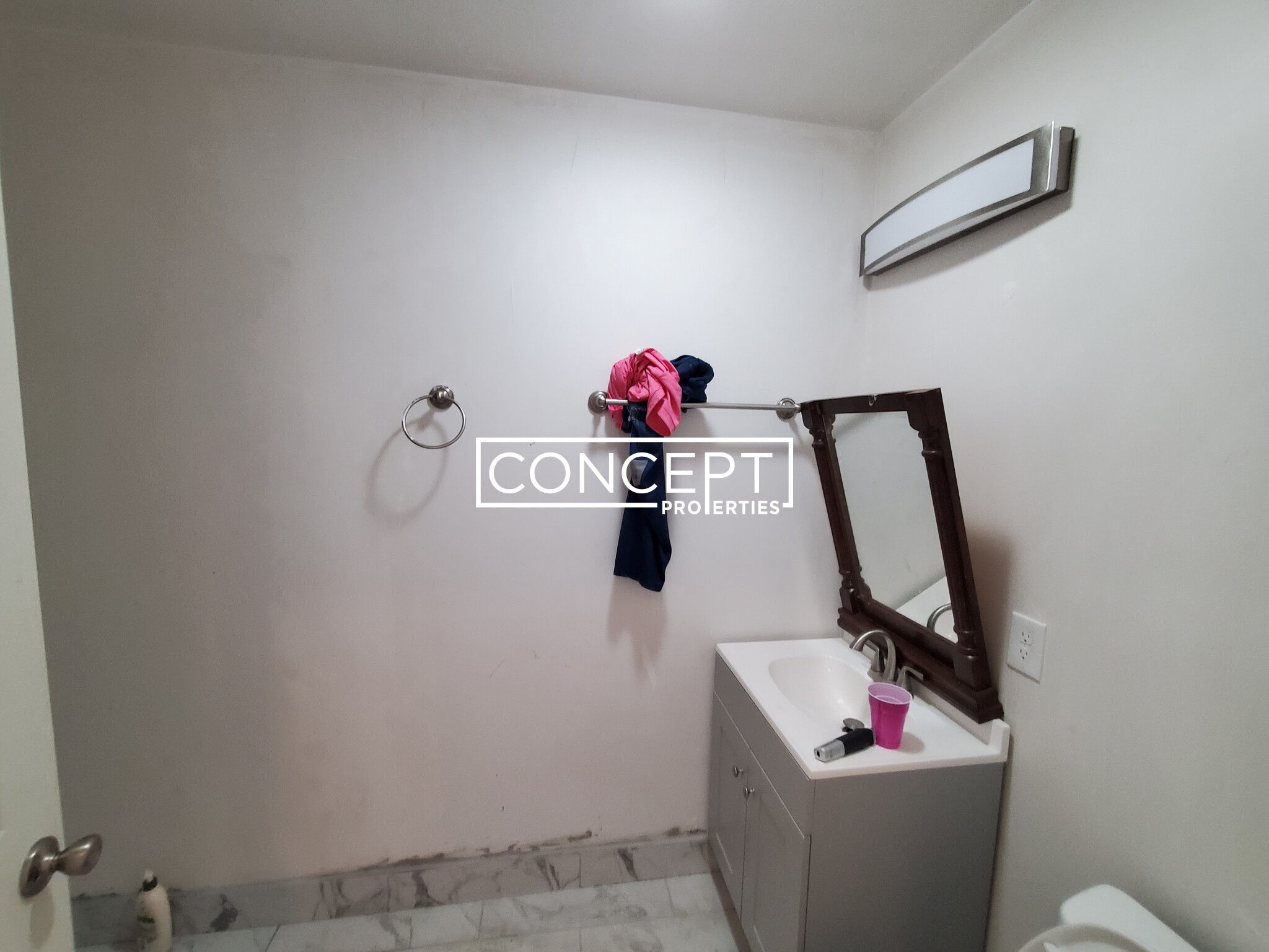 57 Circuit St, Roxbury