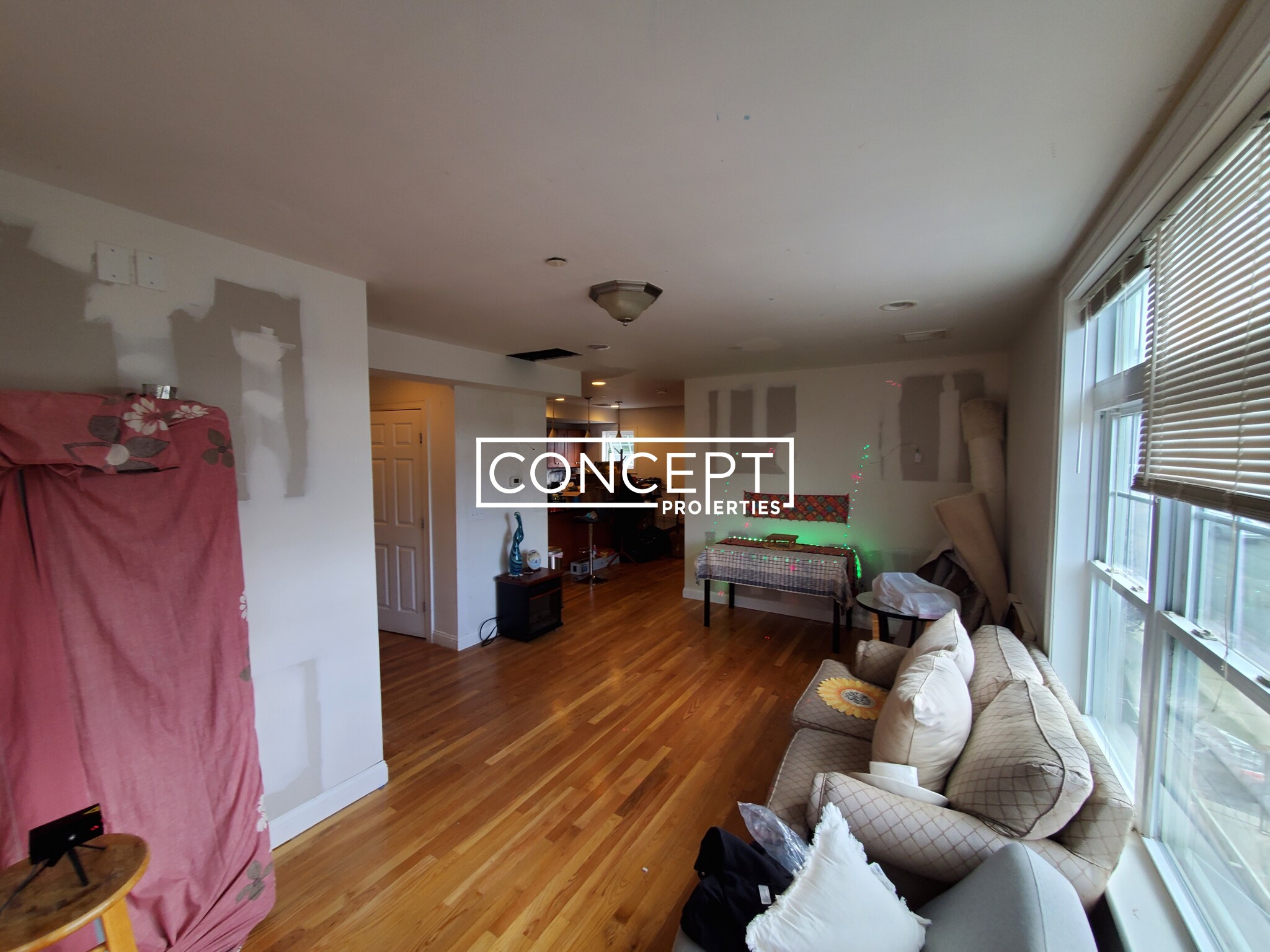 57 Circuit St, Roxbury