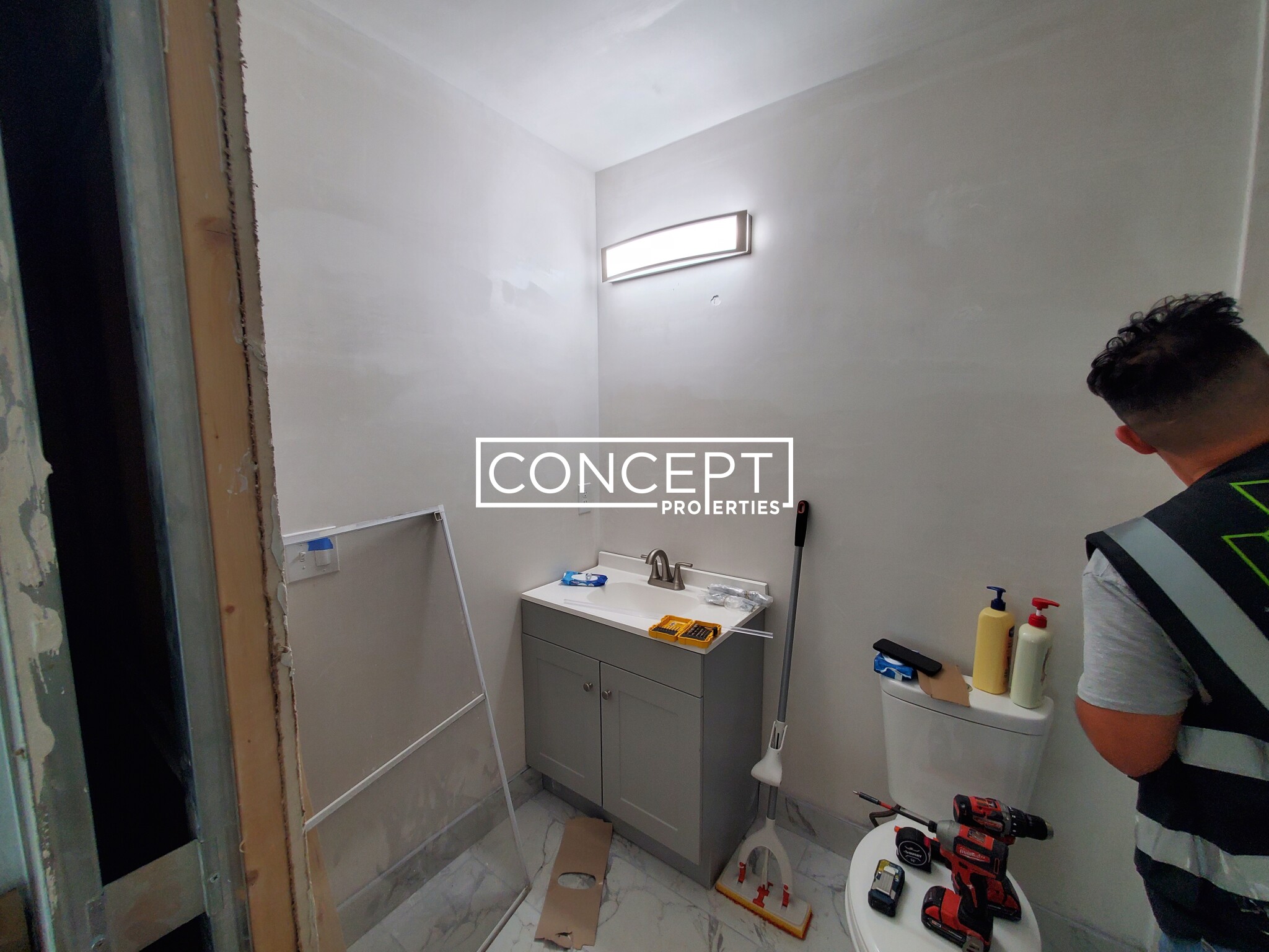 57 Circuit St, Roxbury