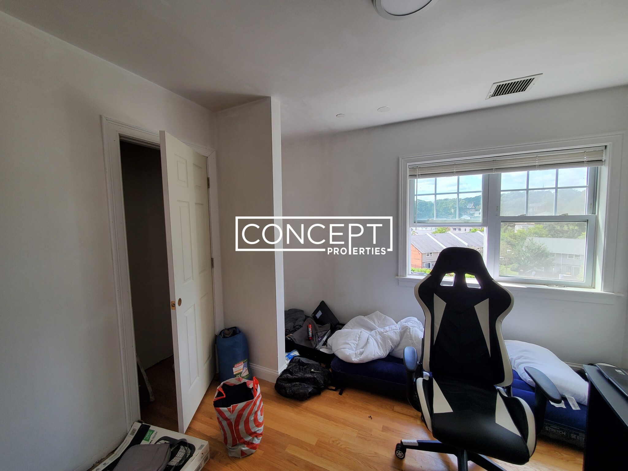 57 Circuit St, Roxbury