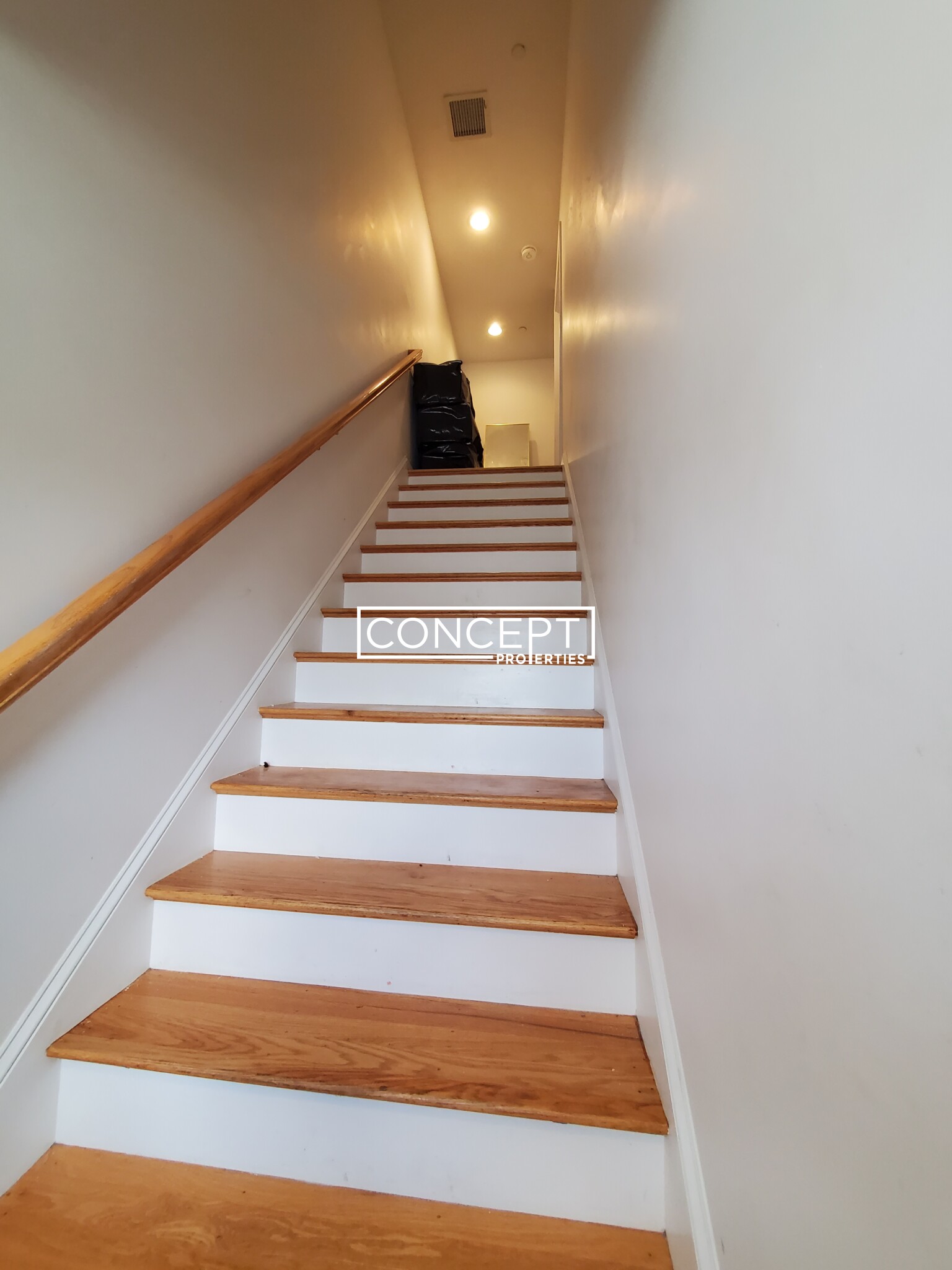 57 Circuit St, Roxbury