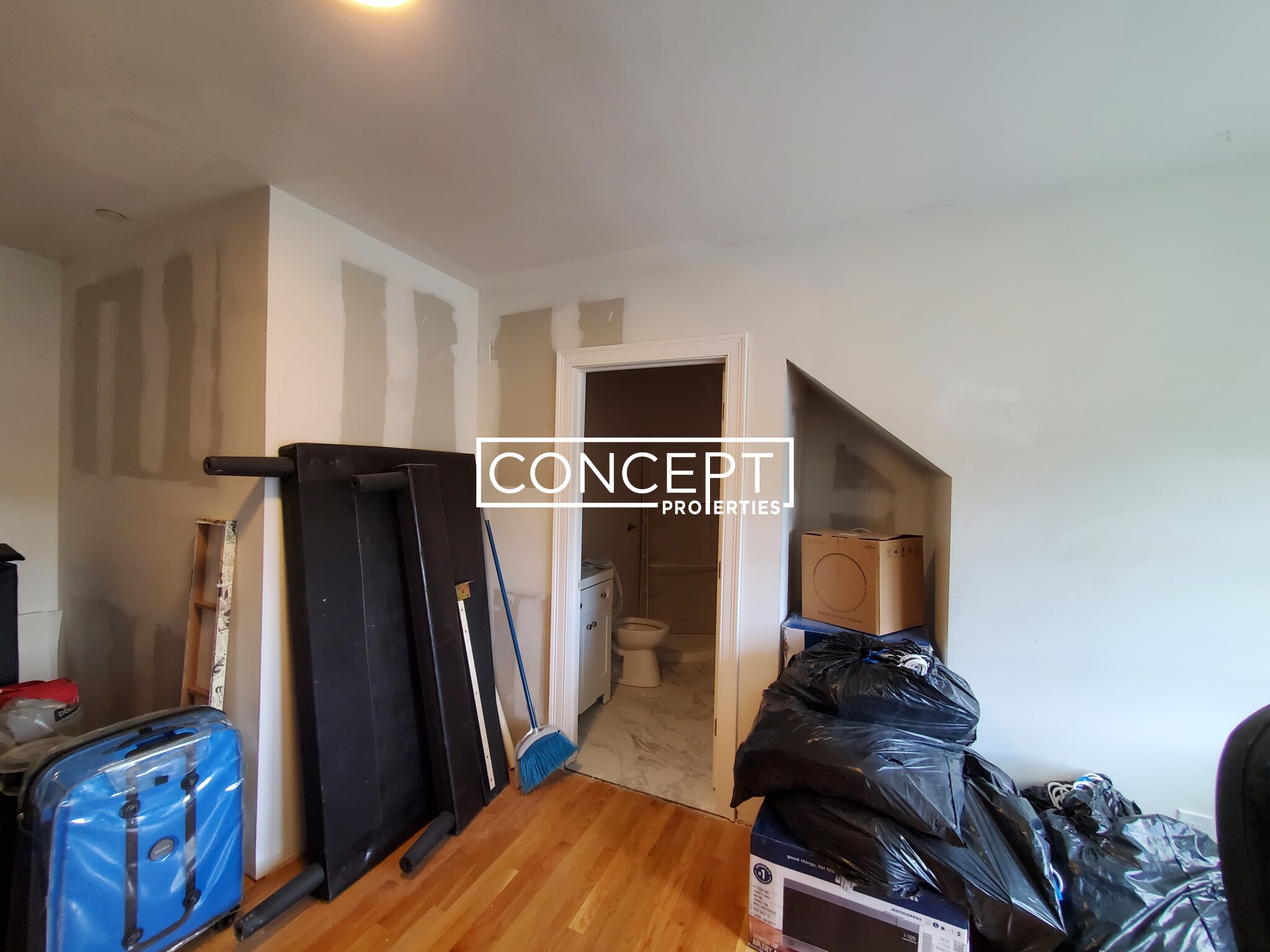 57 Circuit St, Roxbury