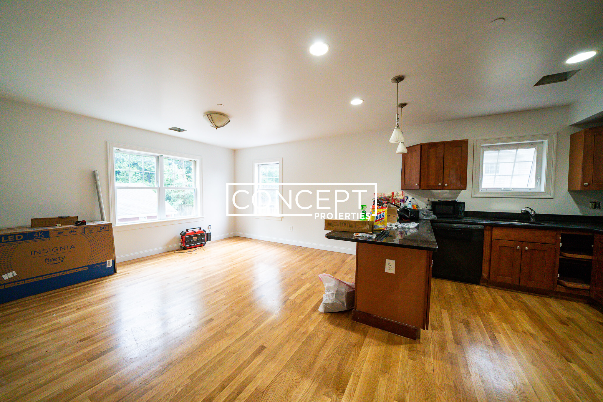 57 Circuit St, Roxbury