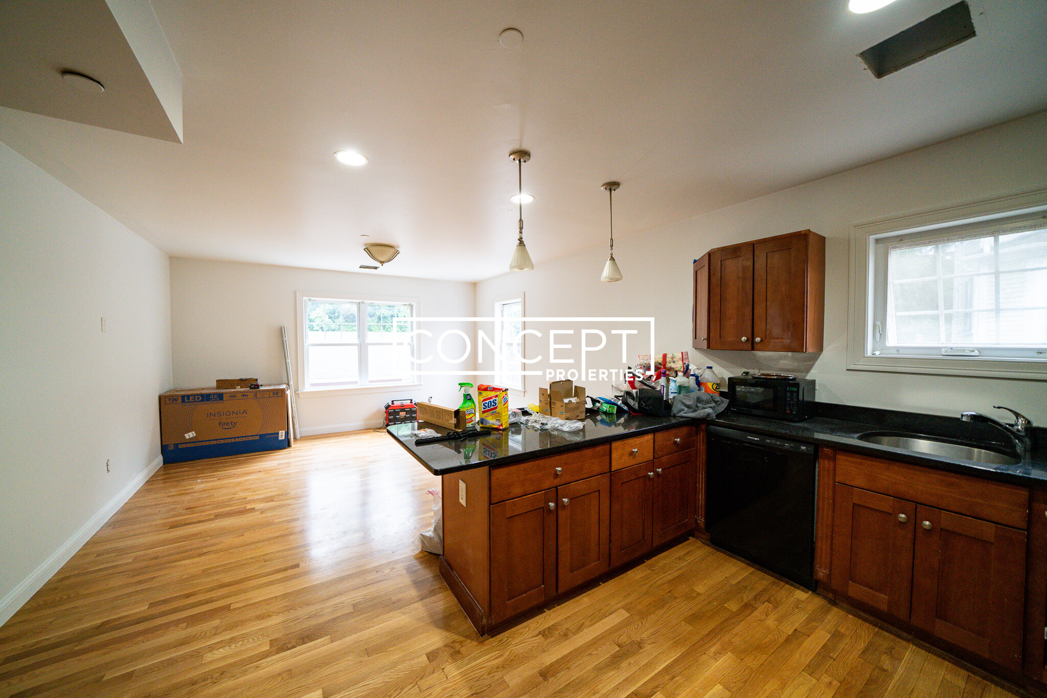 57 Circuit St, Roxbury