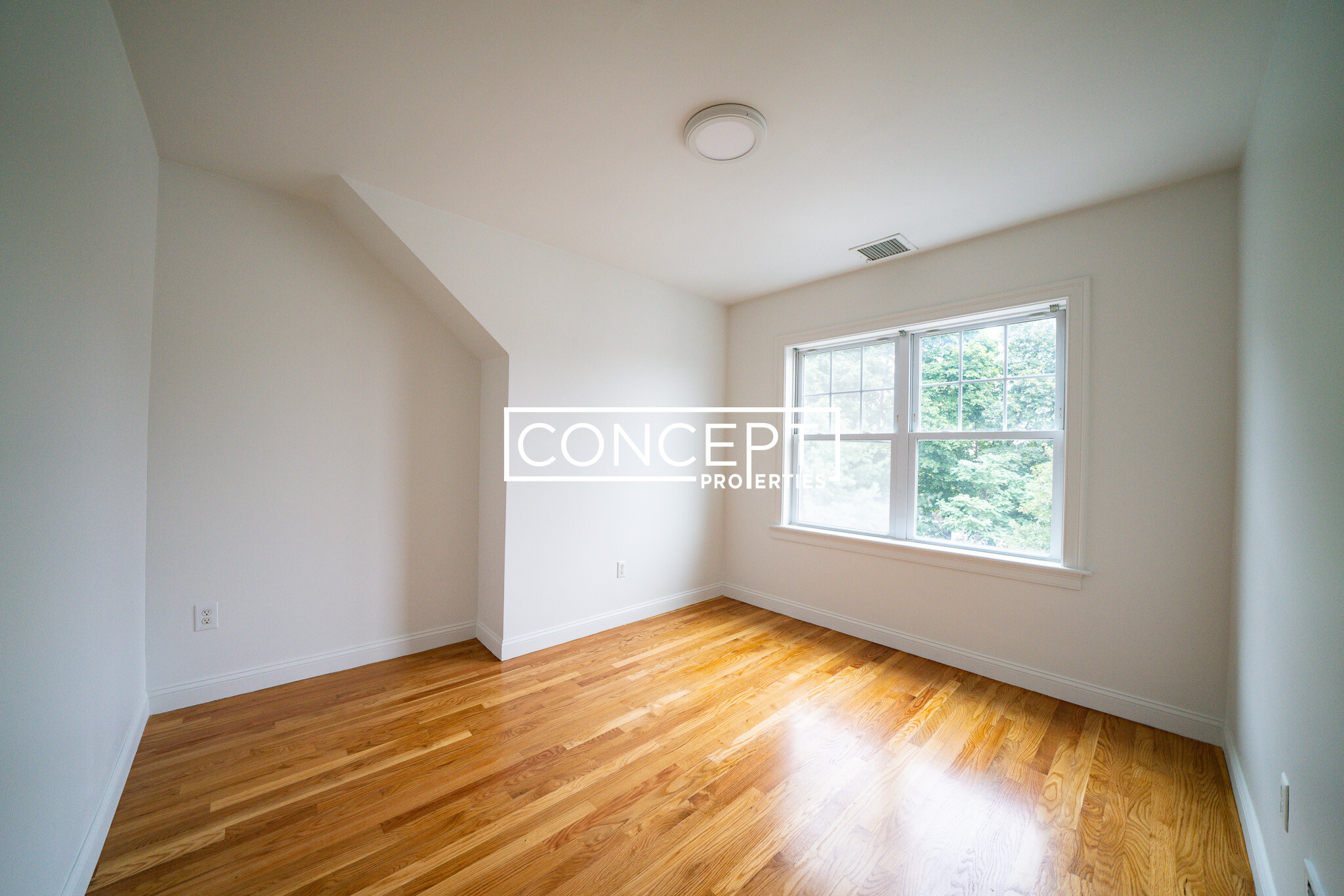 57 Circuit St, Roxbury